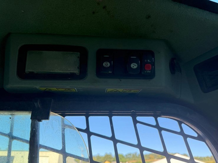 2014-caterpillar-262d-image-25
