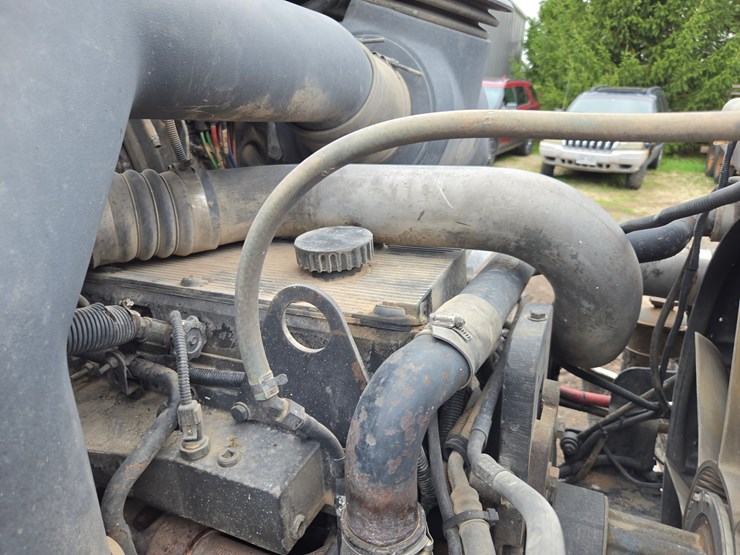 2002-sterling-l9500-image-56