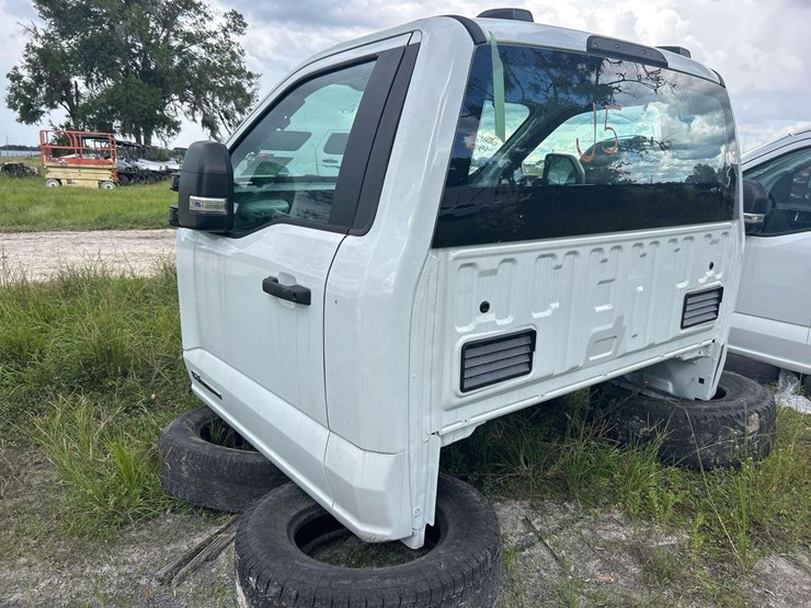 2025-ford-f550-image-4