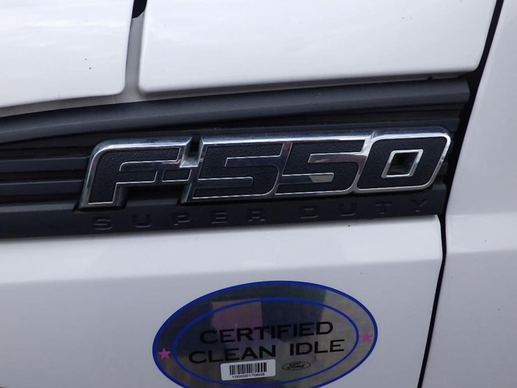 2016-ford-550-image-12
