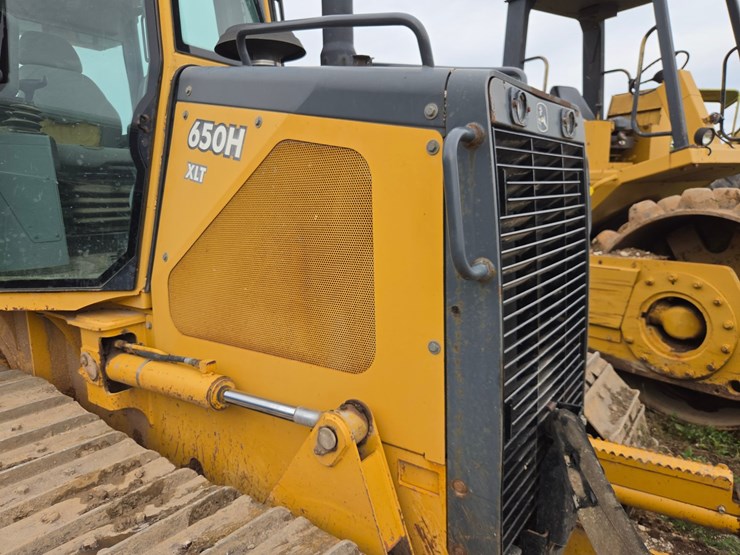 2004-deere-650h-xlt-image-18