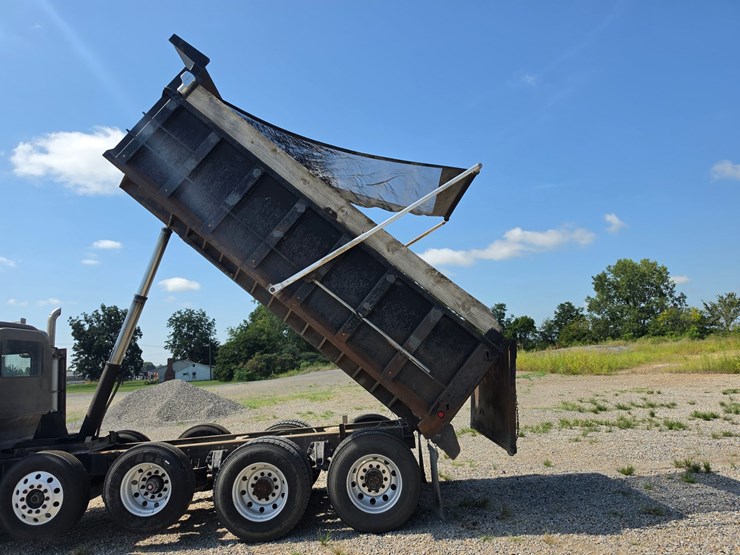 2005-peterbilt-379-image-15