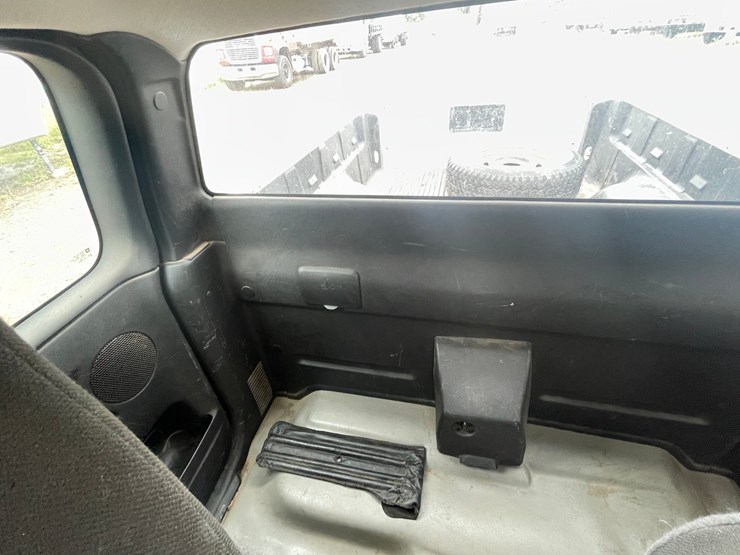 2011-chevrolet-colorado-image-32
