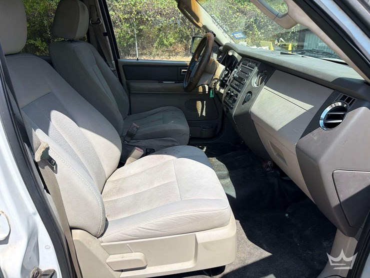2010-ford-expedition-image-36