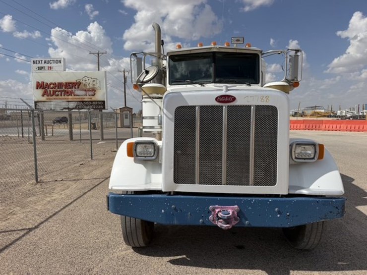 2013-peterbilt-367-image-2
