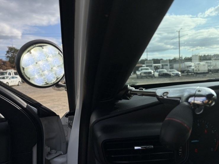 2020-ford-explorer-image-29