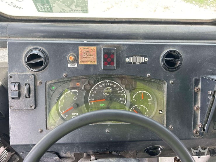 2012-workhorse-w62-image-16