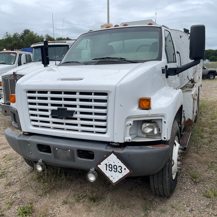 #1466 • 2003 Chevrolet C7500 Fuel and Lube Truck (Has WY Title)