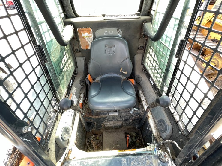 2003-bobcat-t300-image-35