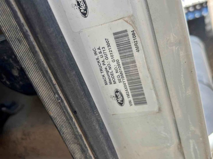 2011-mack-gu-(granite)-image-2