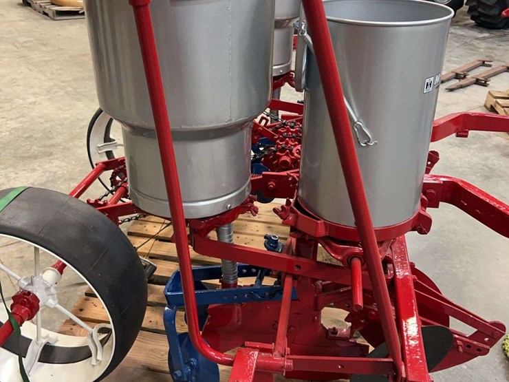 international-harvester-c251-two-row-fast-hitch-planter-image-44