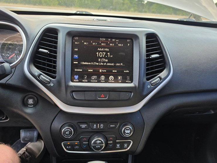 2015-jeep-cherokee-image-37