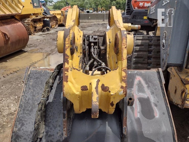 cat-quick-coupler-image-3