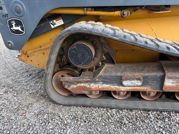 2012-deere-323d-image-13