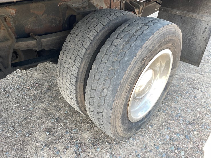 #1486-•-2005-international-flatbed-truck-(has-mn-title)-image-28