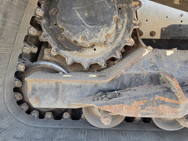 2022-bobcat-t770-image-47
