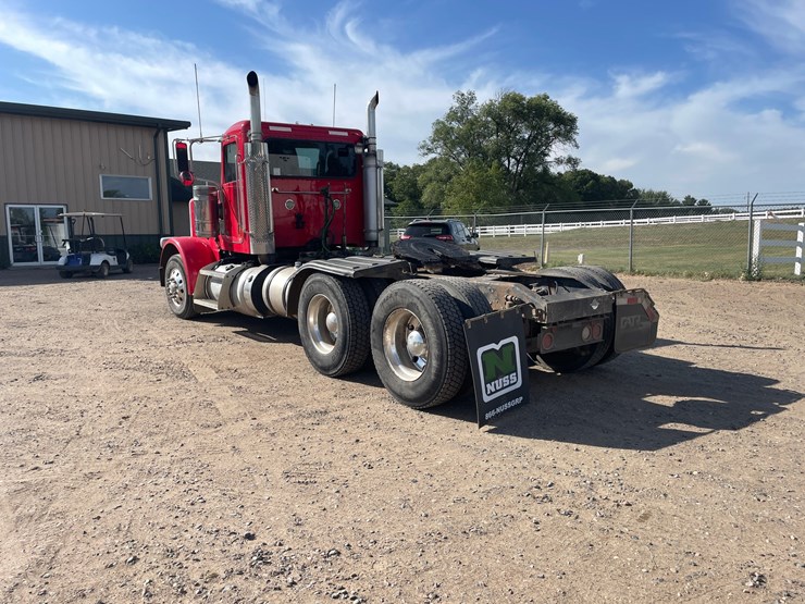 2012-peterbilt-388-image-3
