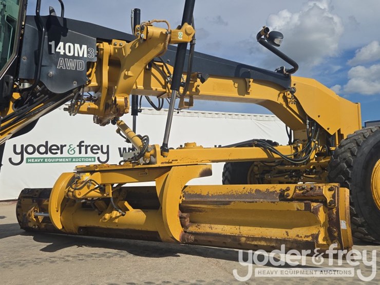 2015-caterpillar-140m3-awd-image-30