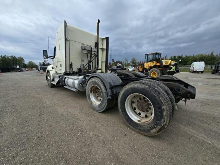 2016-kenworth-t680-image-8