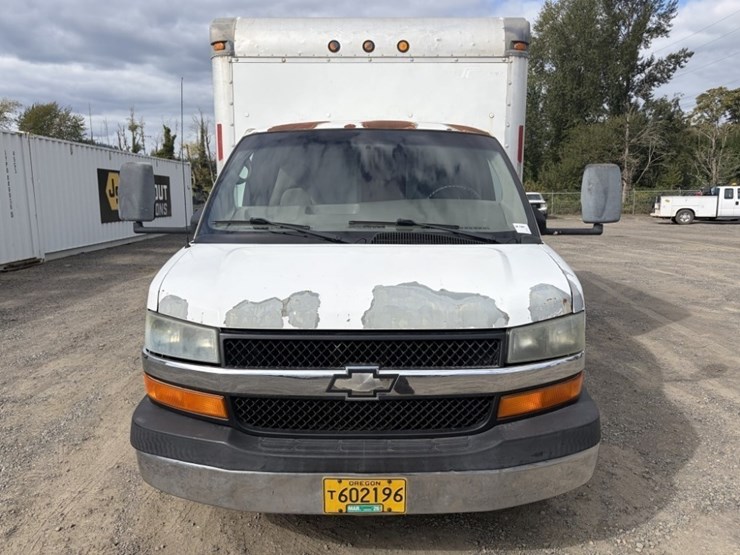 2006-chevrolet-express-box-truck-image-8