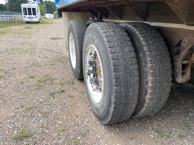 #1451-•-1979-international-f2275-grain-truck-(has-mn-title)-image-11