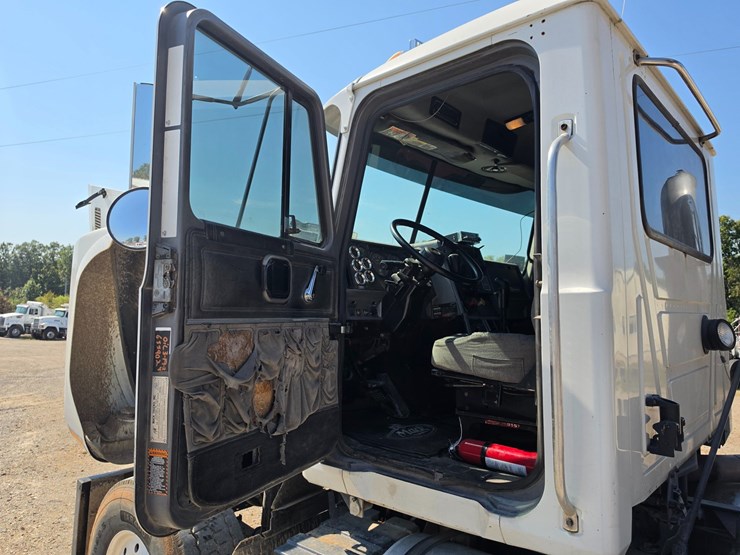 1996-mack-ch600-image-73