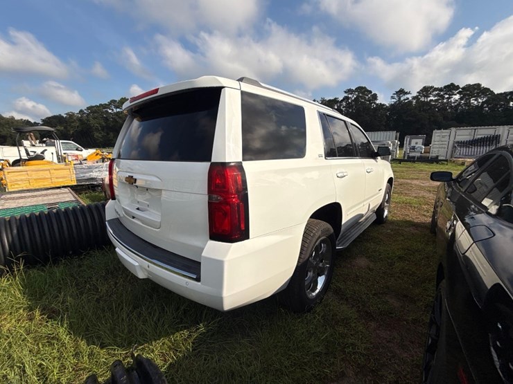 2015-chevrolet-tahoe-image-5