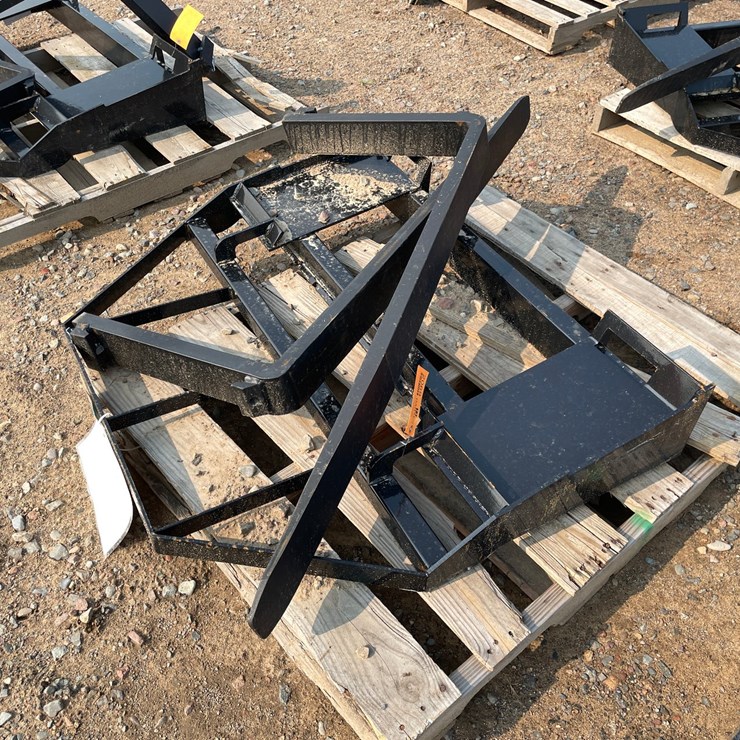 #2069 • 2026 Mower King Skid Steer Forks