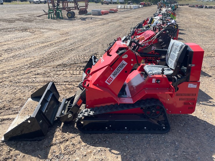 #5501-•-2026-agt-crawler-loader-image-4