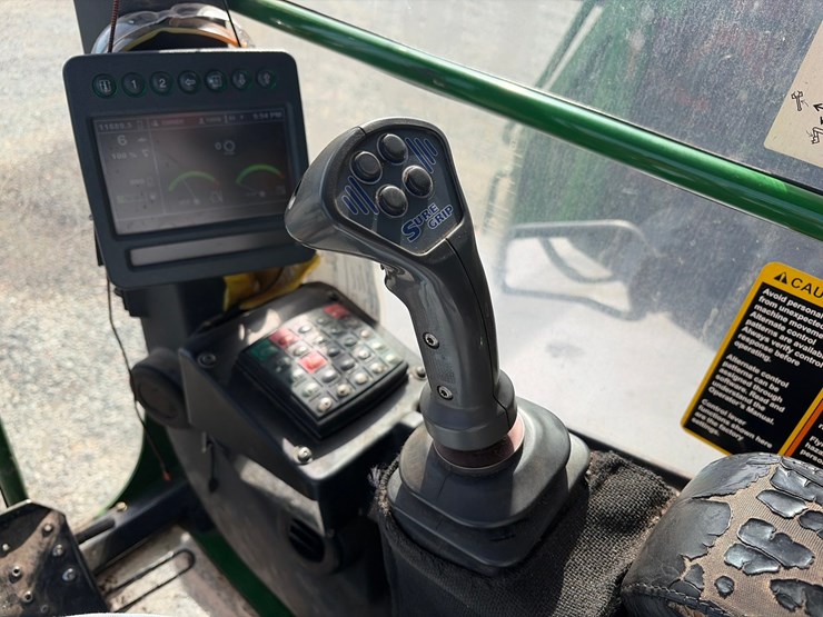 2015-deere-853m-image-39