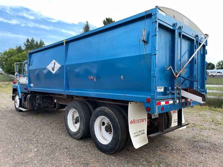 #1451-•-1979-international-f2275-grain-truck-(has-mn-title)-image-2