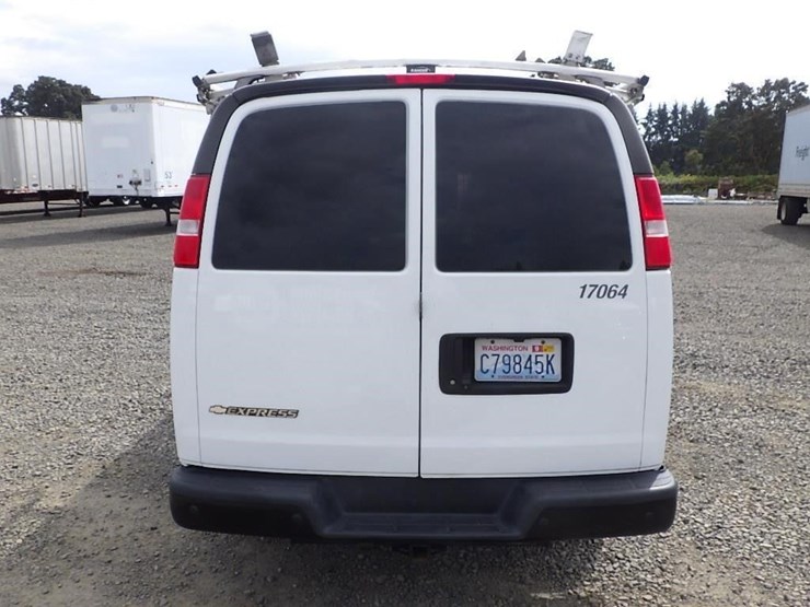 2017-utility-van-image-4