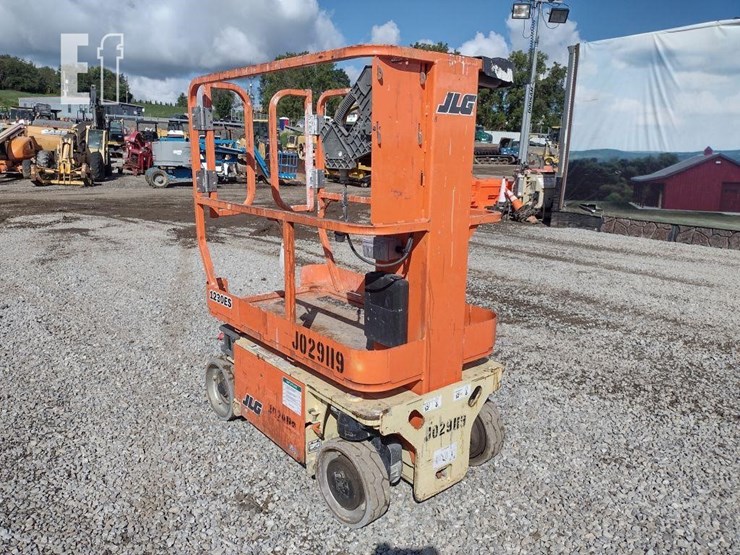 2014-jlg-1230es-image-28