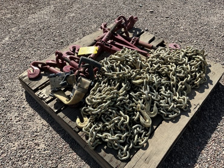 pallet-of-chains-and-binders-image-2