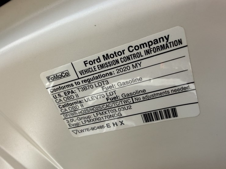 2020-ford-explorer-image-14