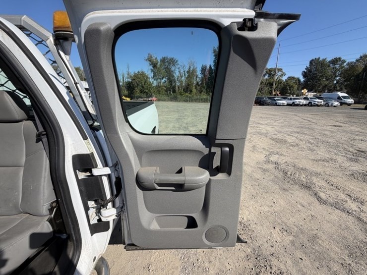 2013-chevrolet-silverado-2500-image-23