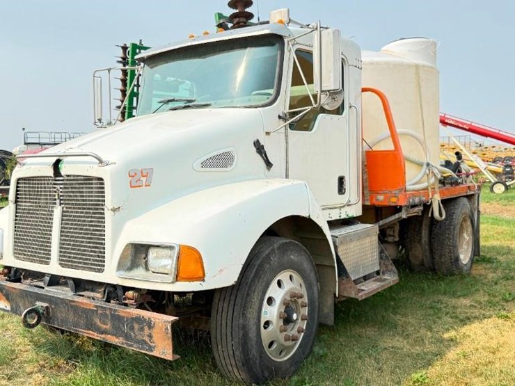 2004-kenworth-t300-image-1