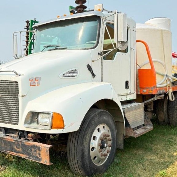 2004 KENWORTH T300