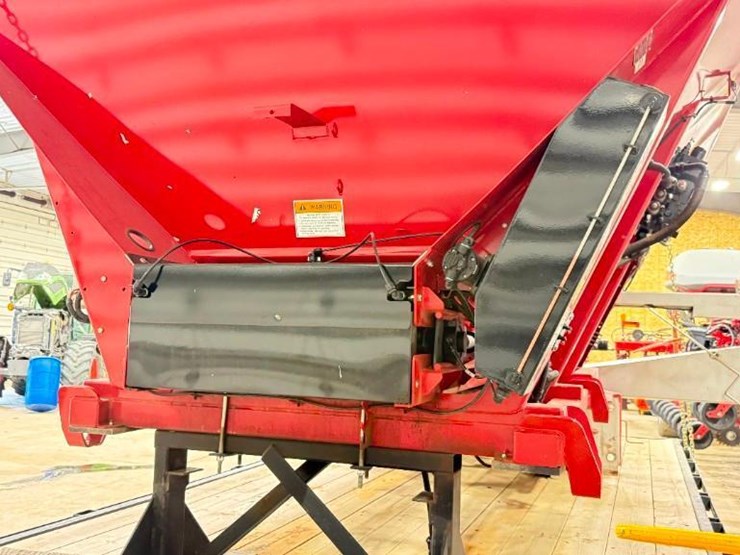 2024-case-ih-trident-5550-image-6