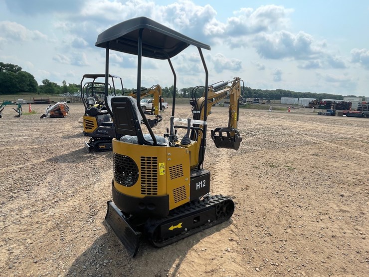 #5543-•-2026-h12-mini-excavator-image-3