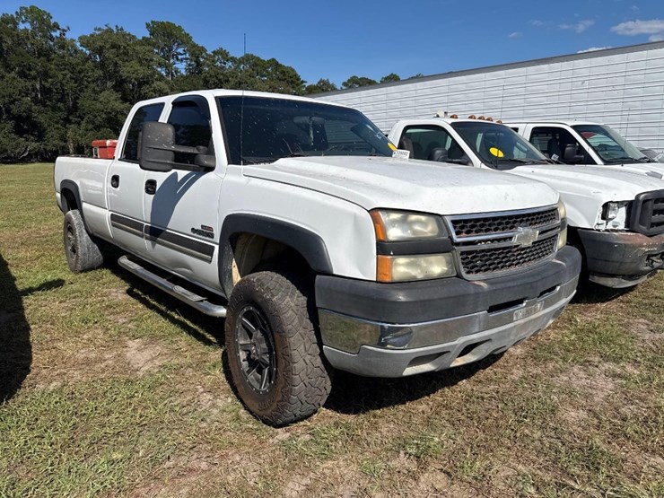 2005-chevrolet-silverado-2500-image-1