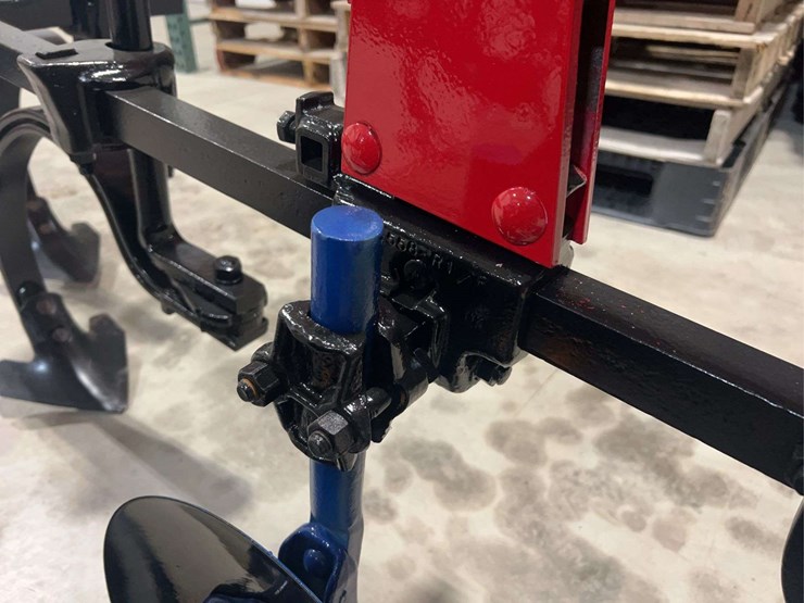 international-harvester-two-row-fast-hitch-hiller-cultivator-image-21
