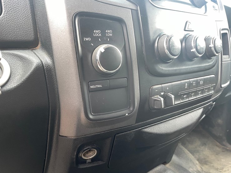 #1469-•-2015-ram-4500-service-truck-(has-mn-title)-image-36