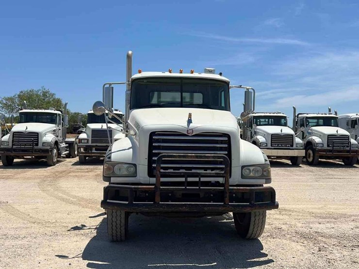 2011-mack-gu-(granite)-image-6