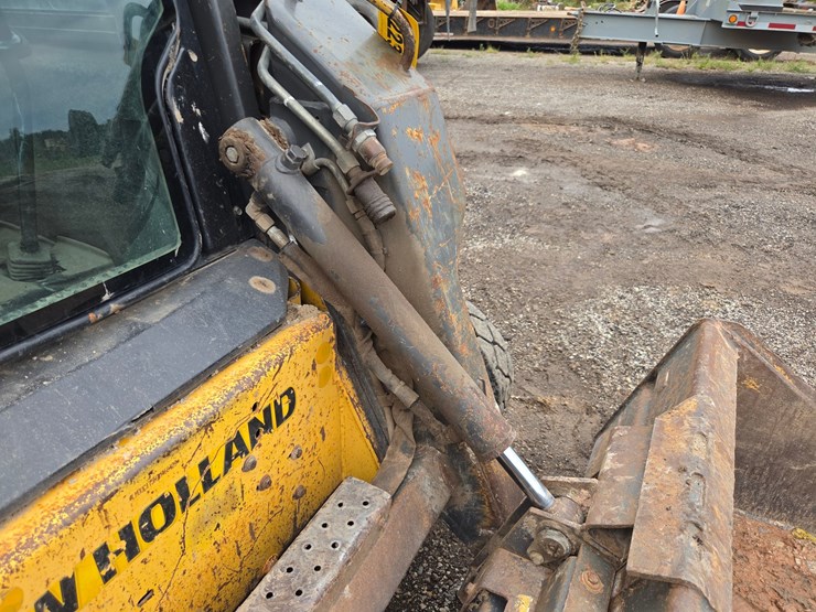 new-holland-c175-image-14