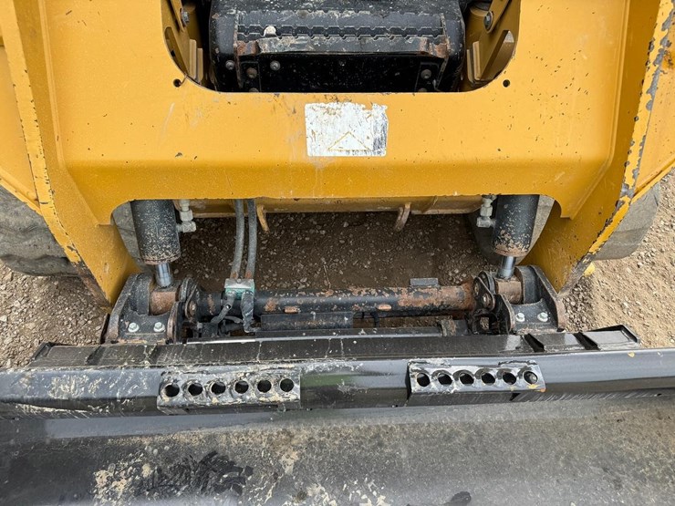 2017-caterpillar-259d-image-11