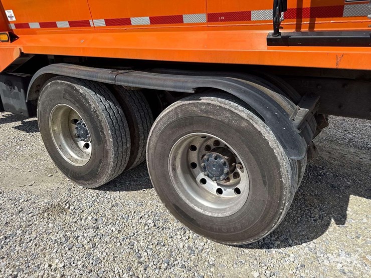 2014-peterbilt-320-image-45