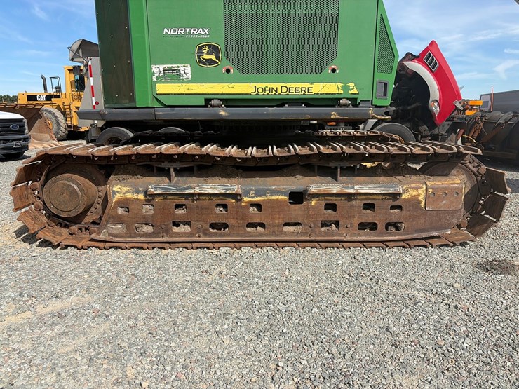 2015-deere-853m-image-56