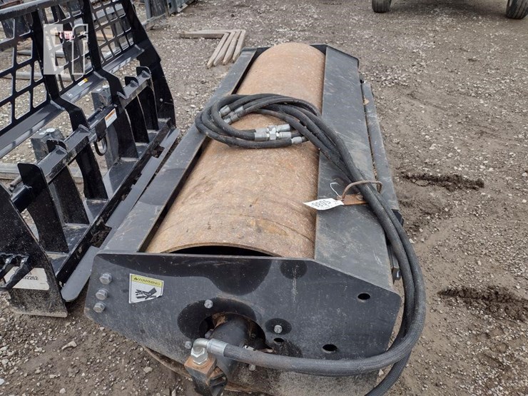 72-in-vibratory-roller-for-skid-loader-image-4