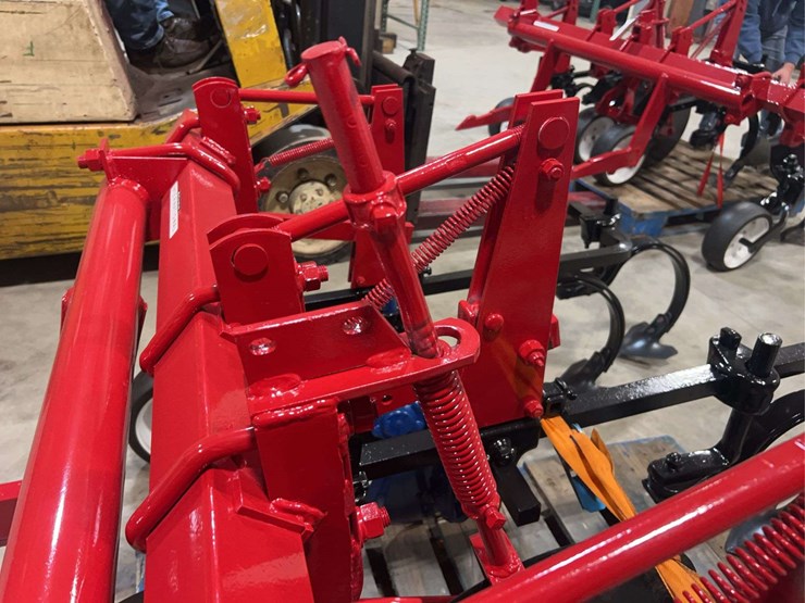 international-harvester-two-row-fast-hitch-hiller-cultivator-image-12